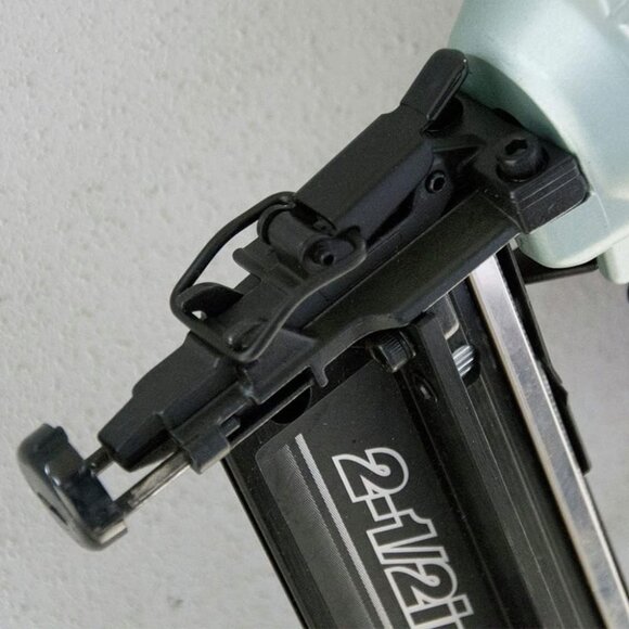 NEW Metabo HPT 16 Gauge Finish Nailer | NT65M2S | 1" to 2-1/2" Finish Nails - Picture 4 of 7